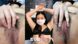 คลิป หลุด น้อง ออมสิน ชอบเย็ดสด แตกใน วันนี้ขึ้นนั่งค่อม โยกควย เย็ดขย่ม ไม่มีพักรัวเอวใส่ถี่ๆ เสียวหี เห็นเลยว่า น้ำเงี่ยนไหลออกจากรู